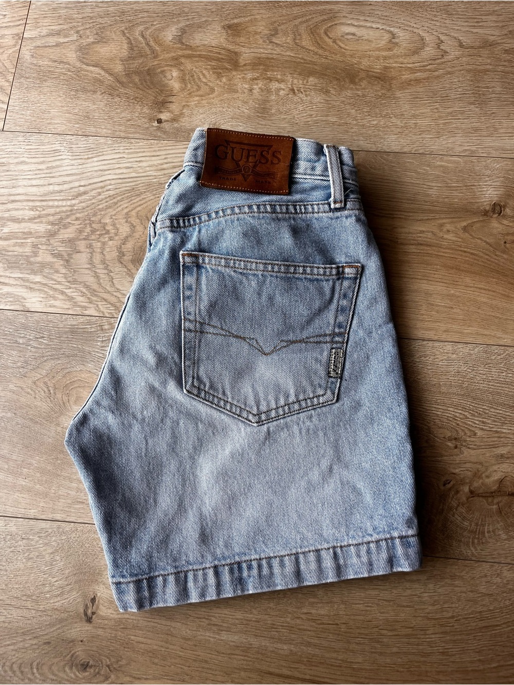 Vintage Guess Women’s Denim Shorts - Picture 2 of 5